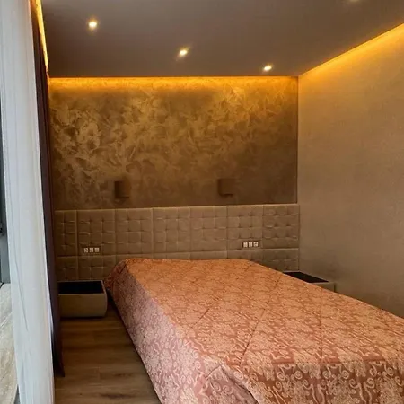 Apartment сдается трех комнатная стильная и современная с дизайнерским ремонтом! 50квм